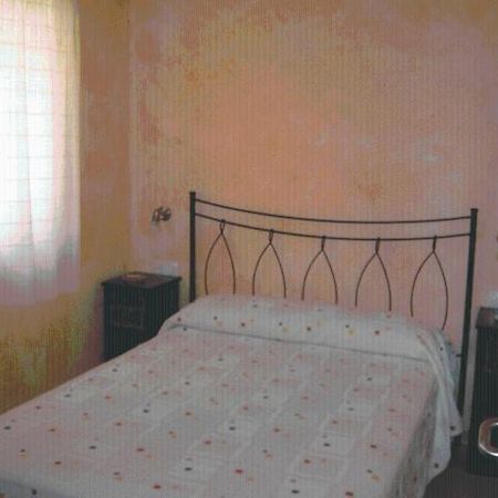 Hostal Valle Del Iregua Albelda De Iregua Oda fotoğraf