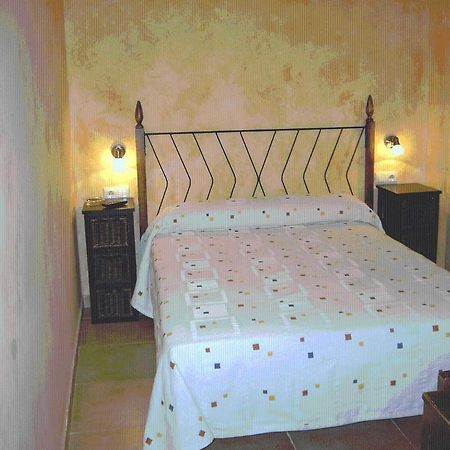 Hostal Valle Del Iregua Albelda De Iregua Oda fotoğraf