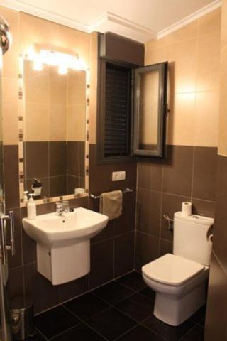 Hostal Valle Del Iregua Albelda De Iregua Oda fotoğraf