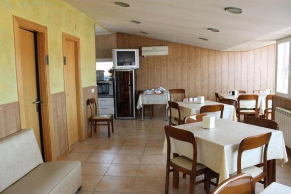 Hostal Valle Del Iregua Albelda De Iregua Dış mekan fotoğraf