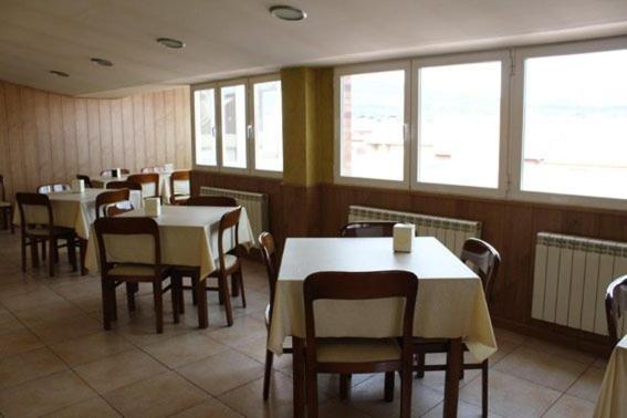 Hostal Valle Del Iregua Albelda De Iregua Dış mekan fotoğraf